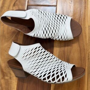 Bueno Lacey White Slingback Sandal